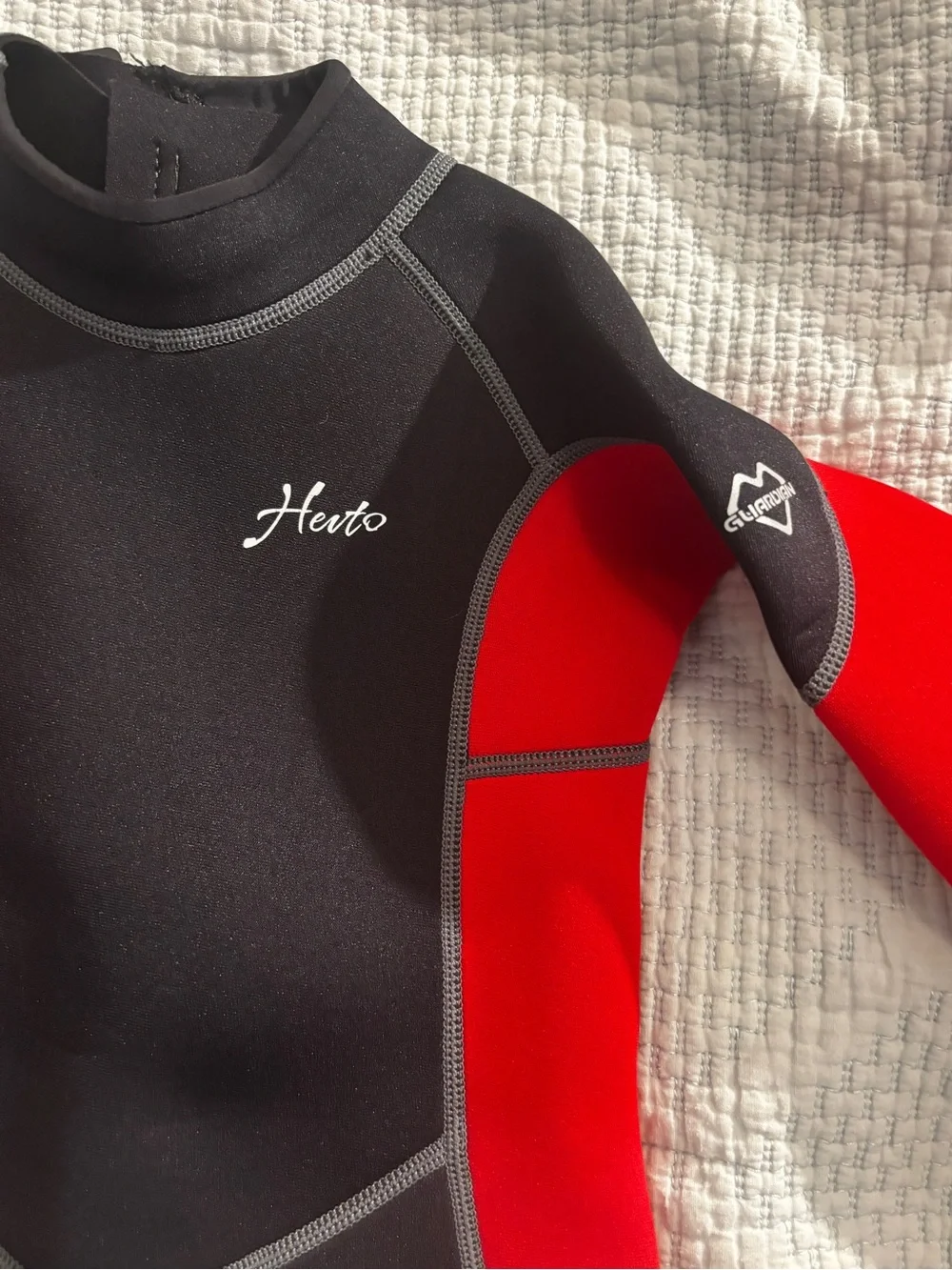 NWT Hevto Guardian Youth Black Red Full Wetsuit Size 4 Kids Surf Swim